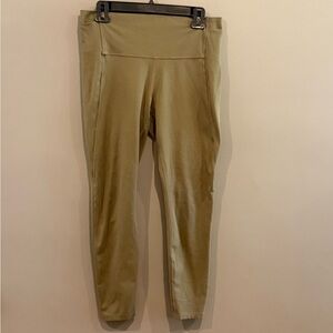 *GENTLY WORN* Women's Size L All in Motion Leggings